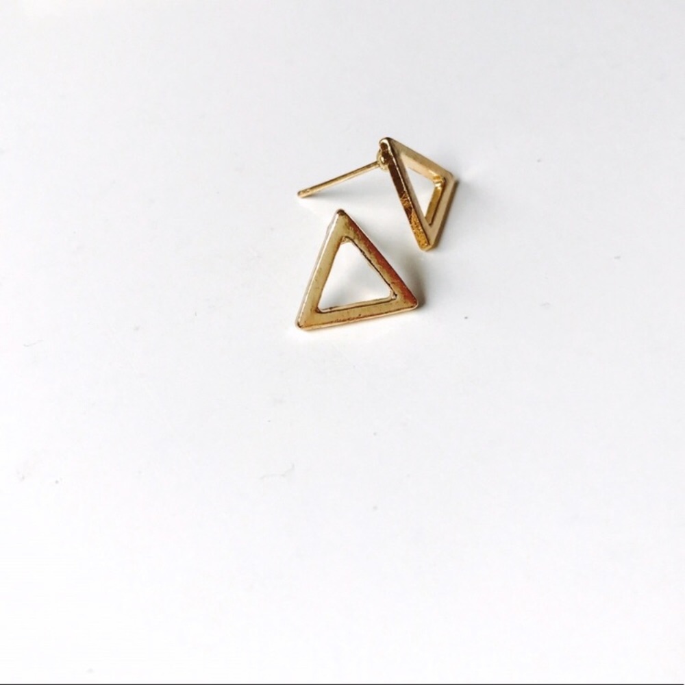 Minimalist triangle earrings, hammered copper